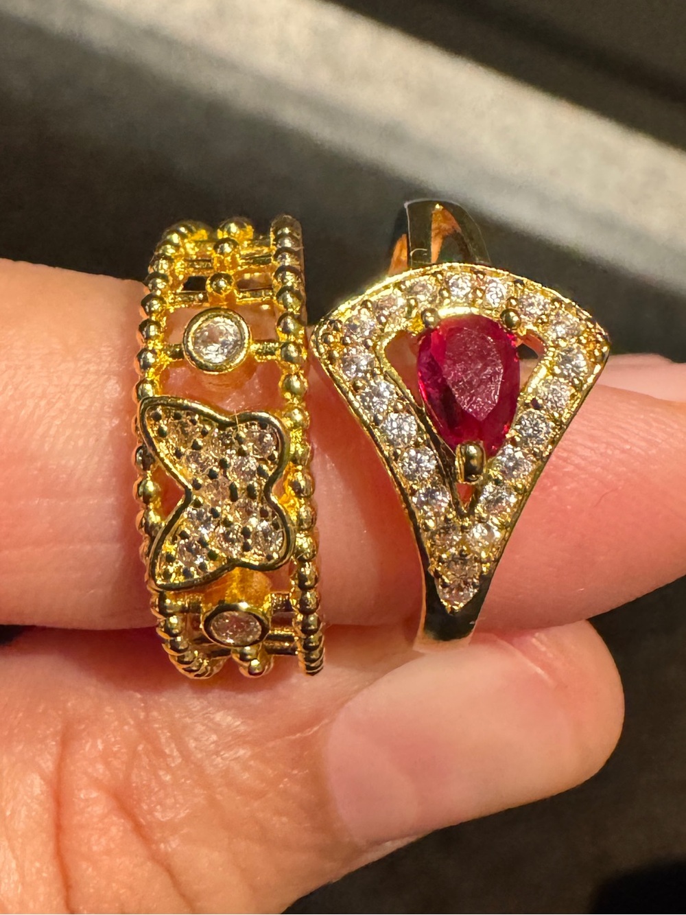 2 Rings Gold-Tone Butterfly and red Women's Ring Set with Red Teardrop Stone